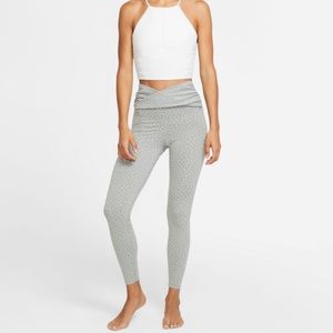 Nike Yoga Twist Dot High-Rise 7/8 Capri Leggings